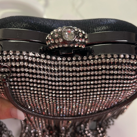 Elegant Black and Silver Heart-Shaped Women's Bag - Picture 3 of 6